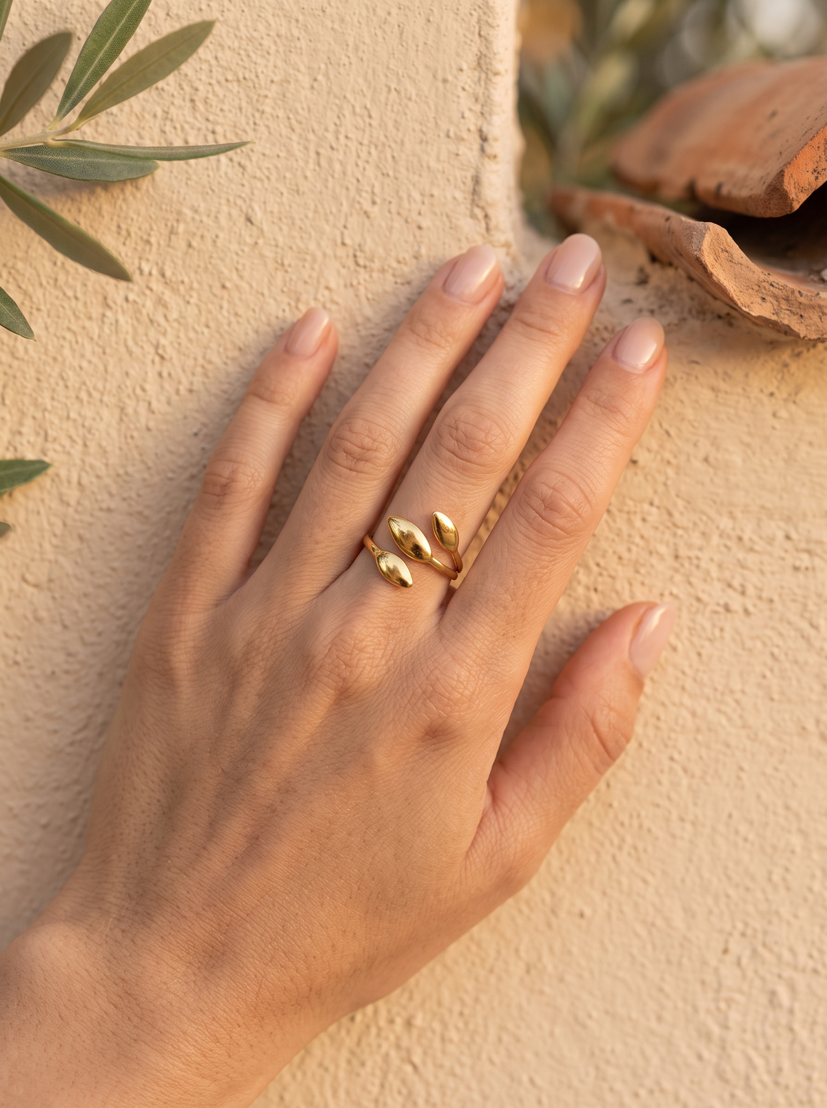 TRIO LEAF RING